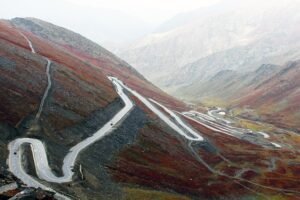 babusar pass, babusar top, winding road