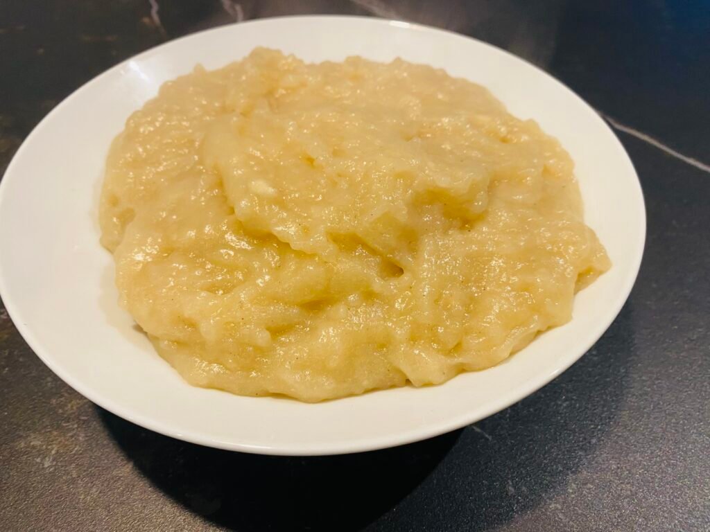 Oshifima, porridge namibien à la farine de millet ou de maïs.