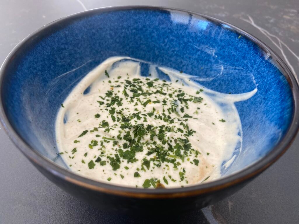 Yemeni yogurt sauce