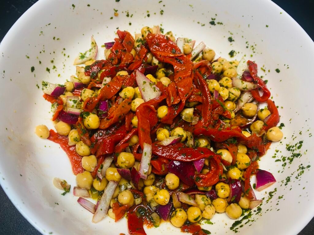 Ensalada de piquillo y garbanzos sin gluten