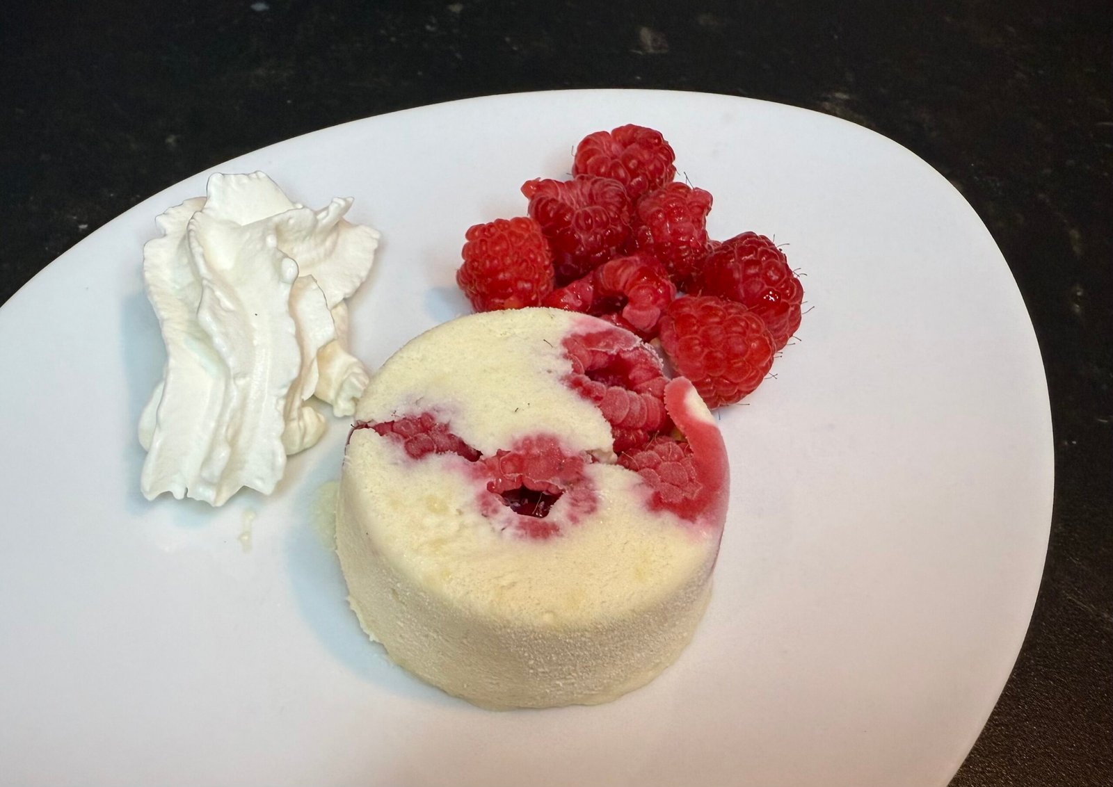 Parfait chocolat blanc et framboises