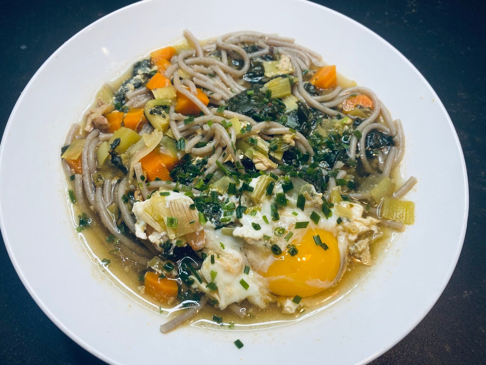 Nabeyaki Soba, soupe de nouilles de soba japonaise (sans gluten)