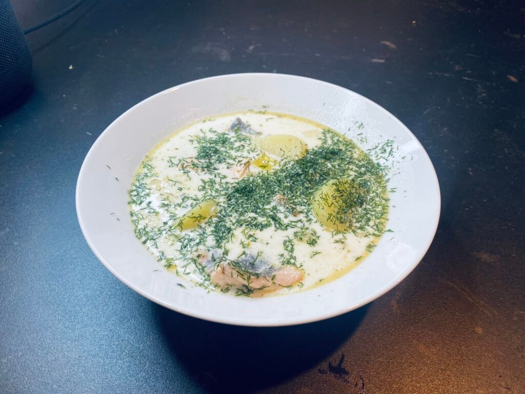 Sopa finlandesa de salmón, Lohikeitto