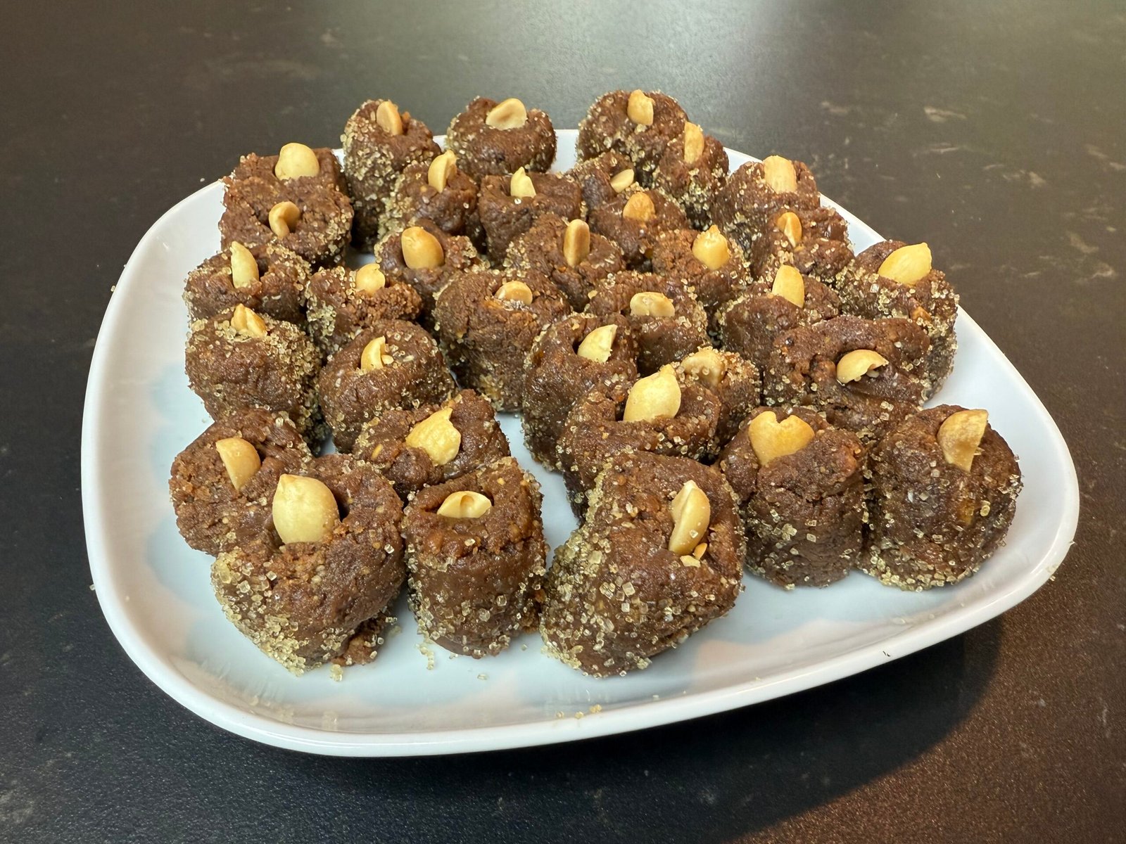 Cajuzinho Brésilien, douceurs de noël, aux cacahuètes.