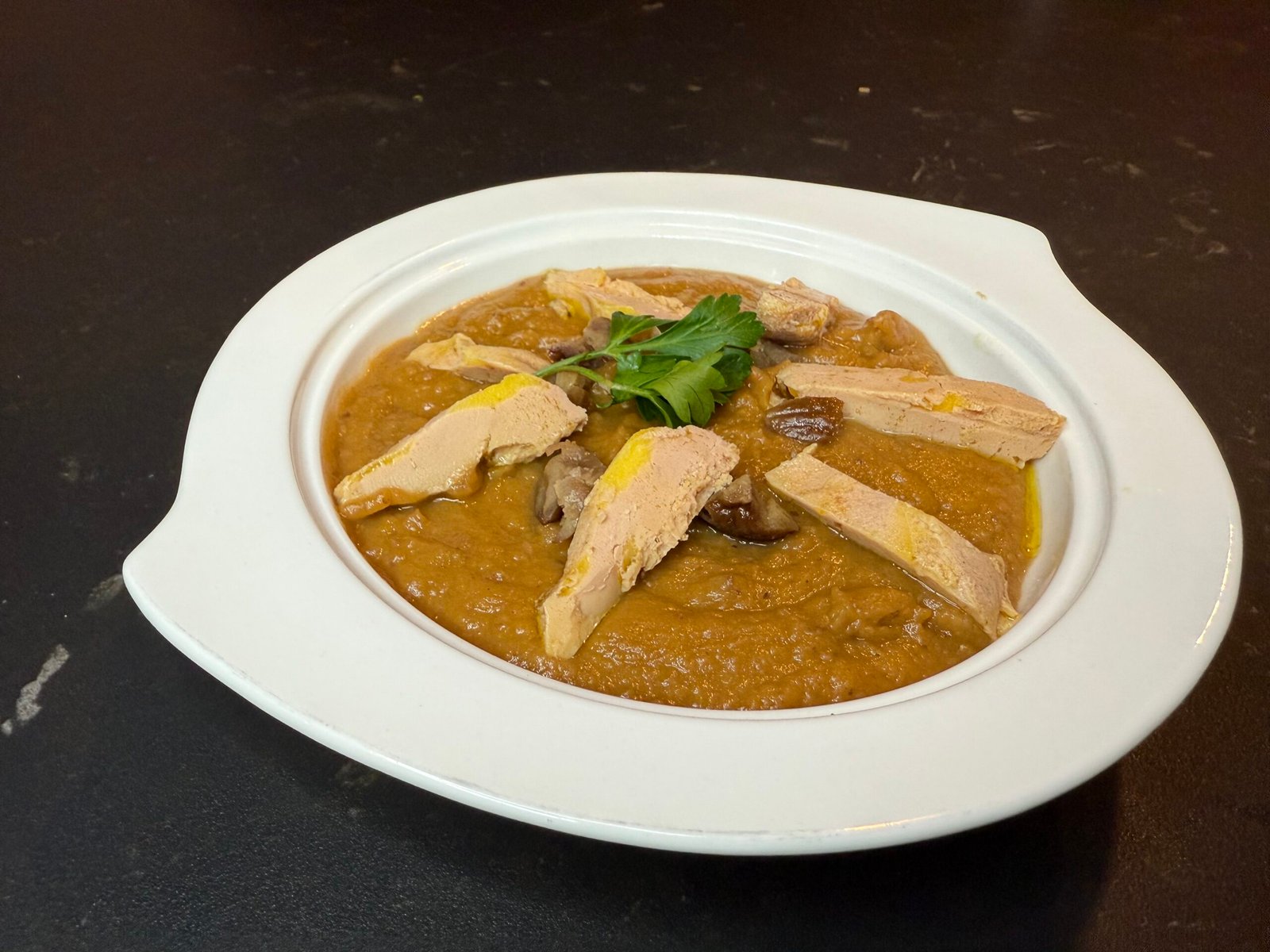 Velouté de châtaignes et patates douces au foie gras