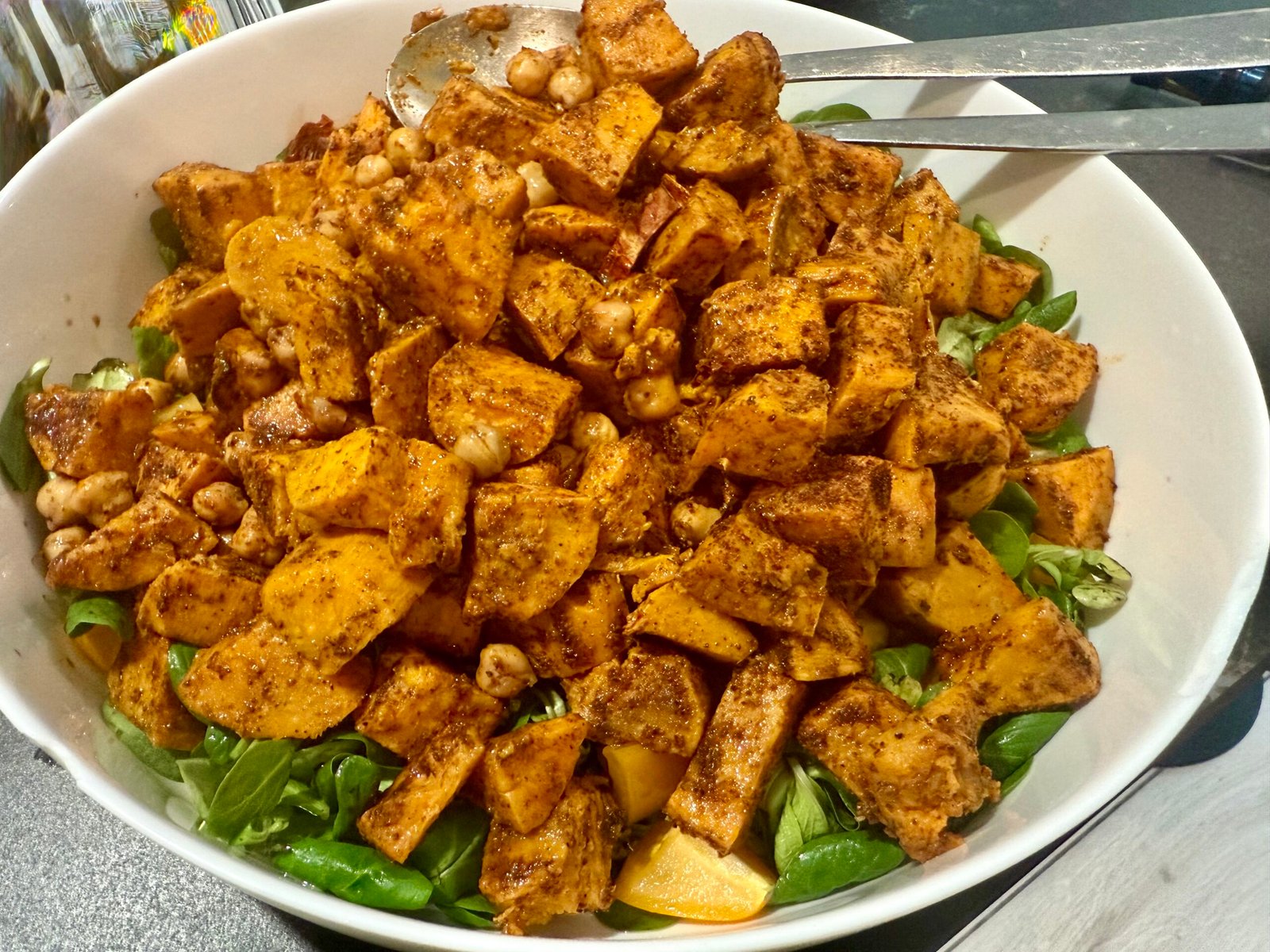 Salade épicée de patates douces et pois chiches